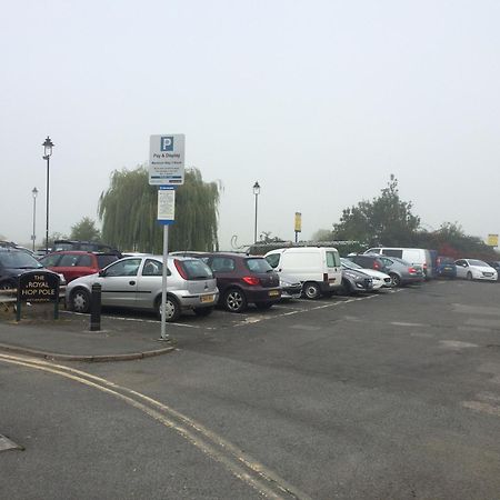 The Royal Hop Pole Wetherspoon テュークスベリー エクステリア 写真