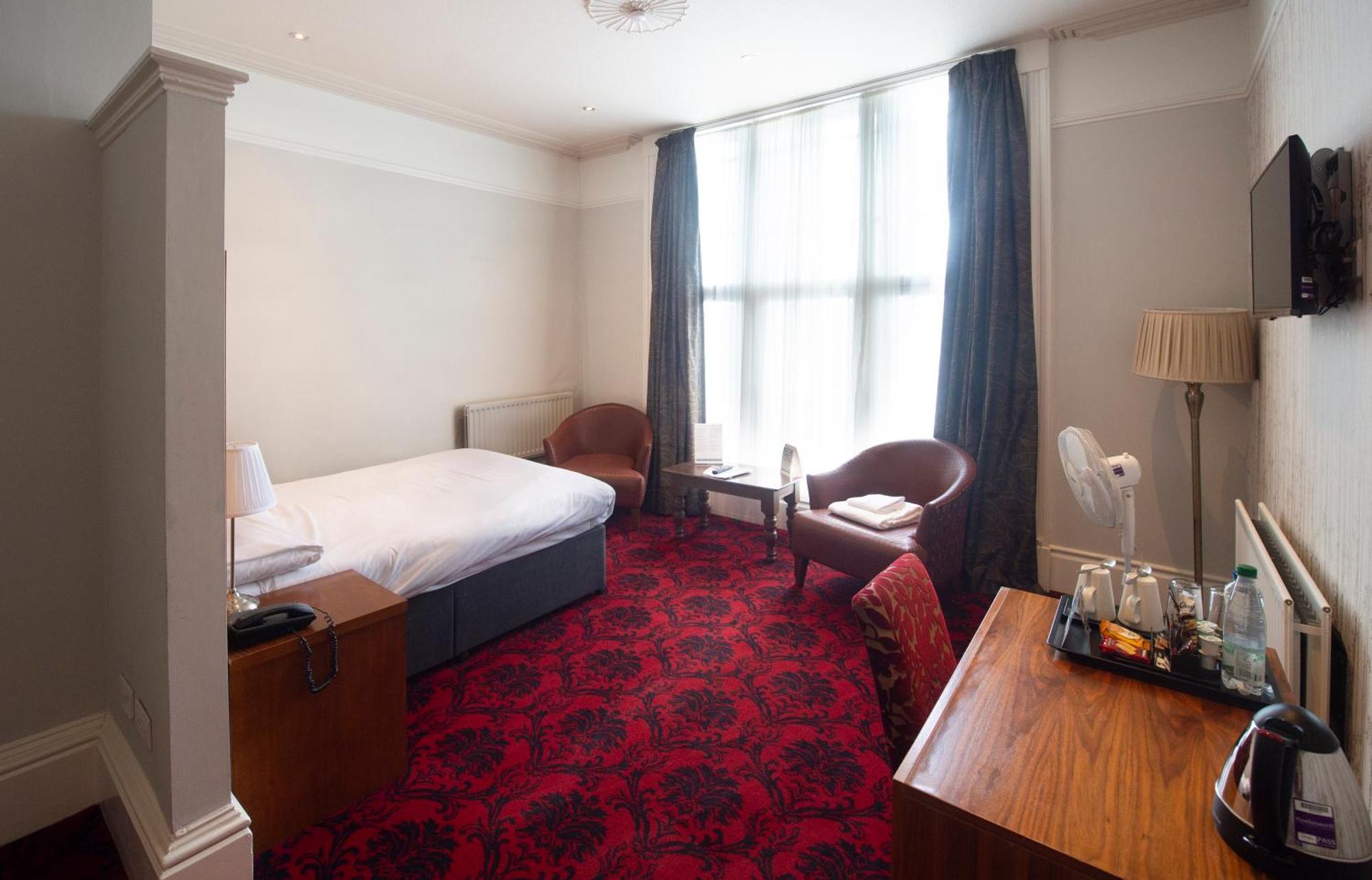 The Royal Hop Pole Wetherspoon テュークスベリー エクステリア 写真