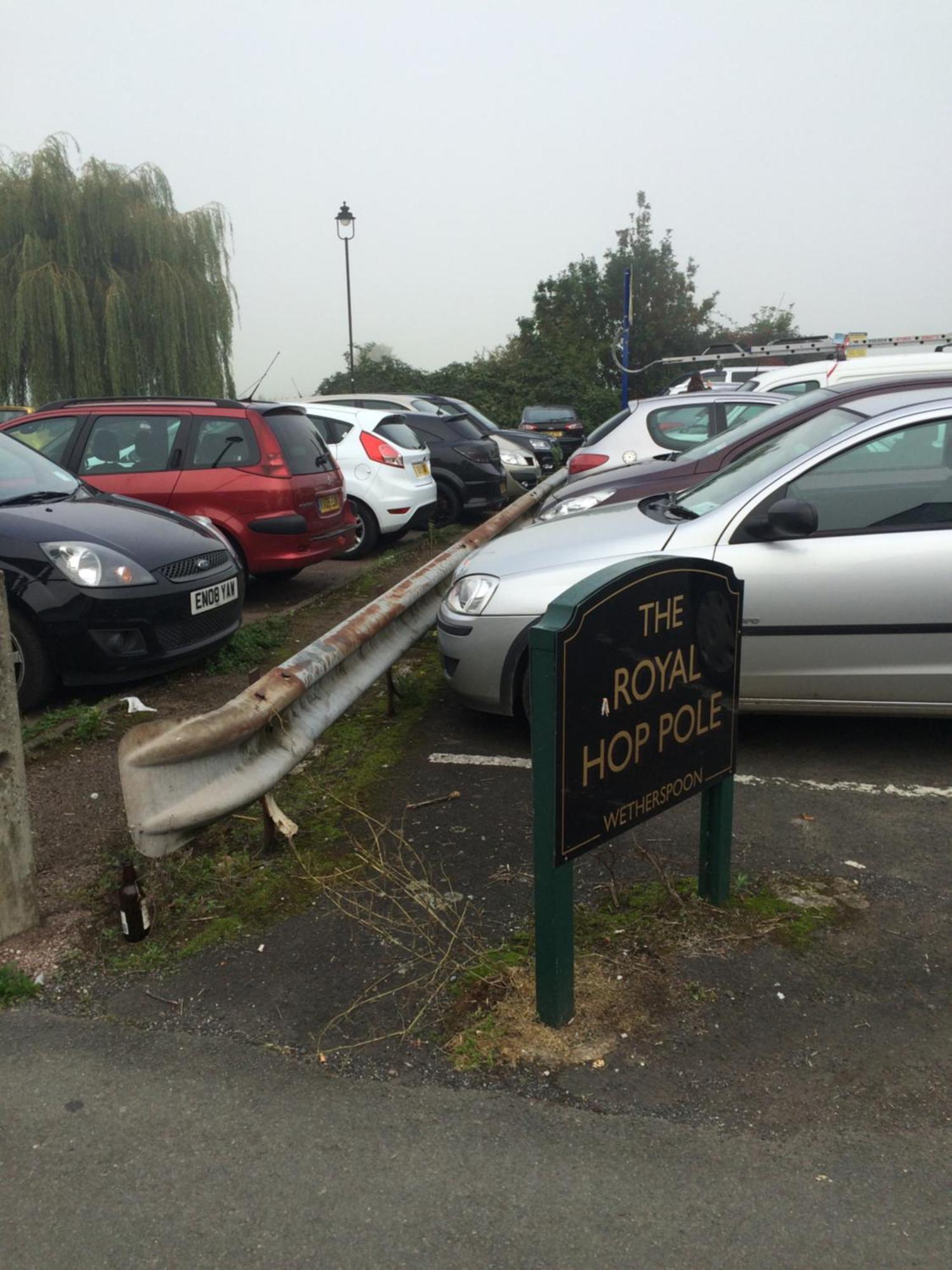 The Royal Hop Pole Wetherspoon テュークスベリー エクステリア 写真