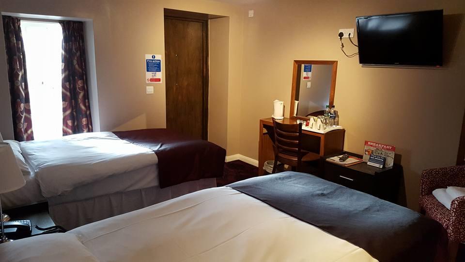 The Royal Hop Pole Wetherspoon テュークスベリー 部屋 写真